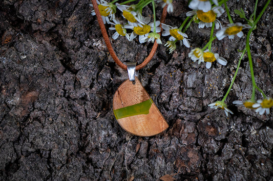 Anhänger Schmuckanhänger Holzschmuck  Harzschmuck Anhänger aus Kirschholz