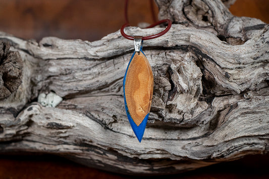 Anhänger Schmuckanhänger Holzschmuck  Harzschmuck Anhänger aus Kirschholz