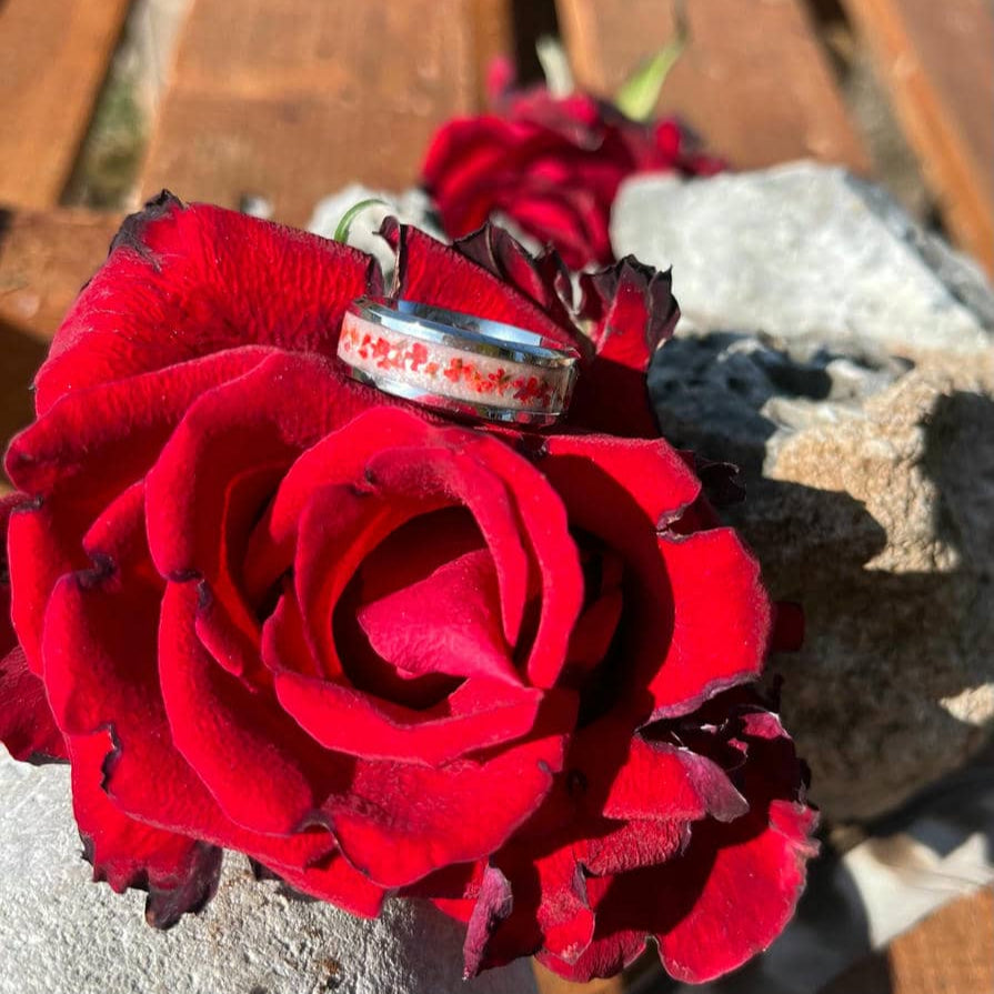 Edelstahl-Ring mit weißem Harz und roten Blumen (Art. 358)