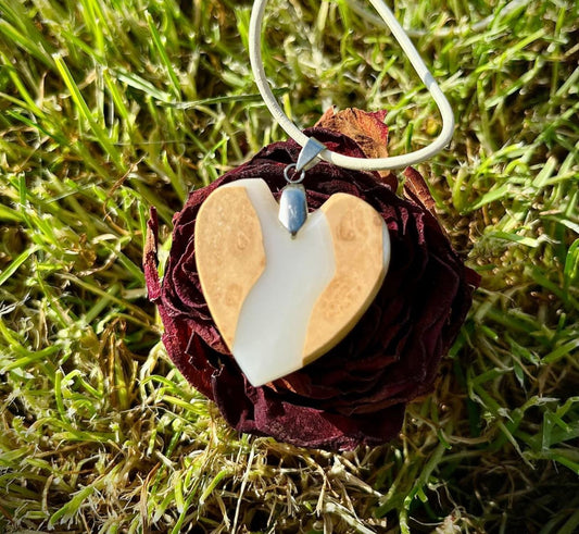 Holzschmuckanhänger Herz aus Olivenholz (Art. 303)